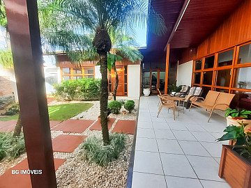 Casa de Alto Padr�o em Assis: 400m�, 4 Quartos e �rea Gourme